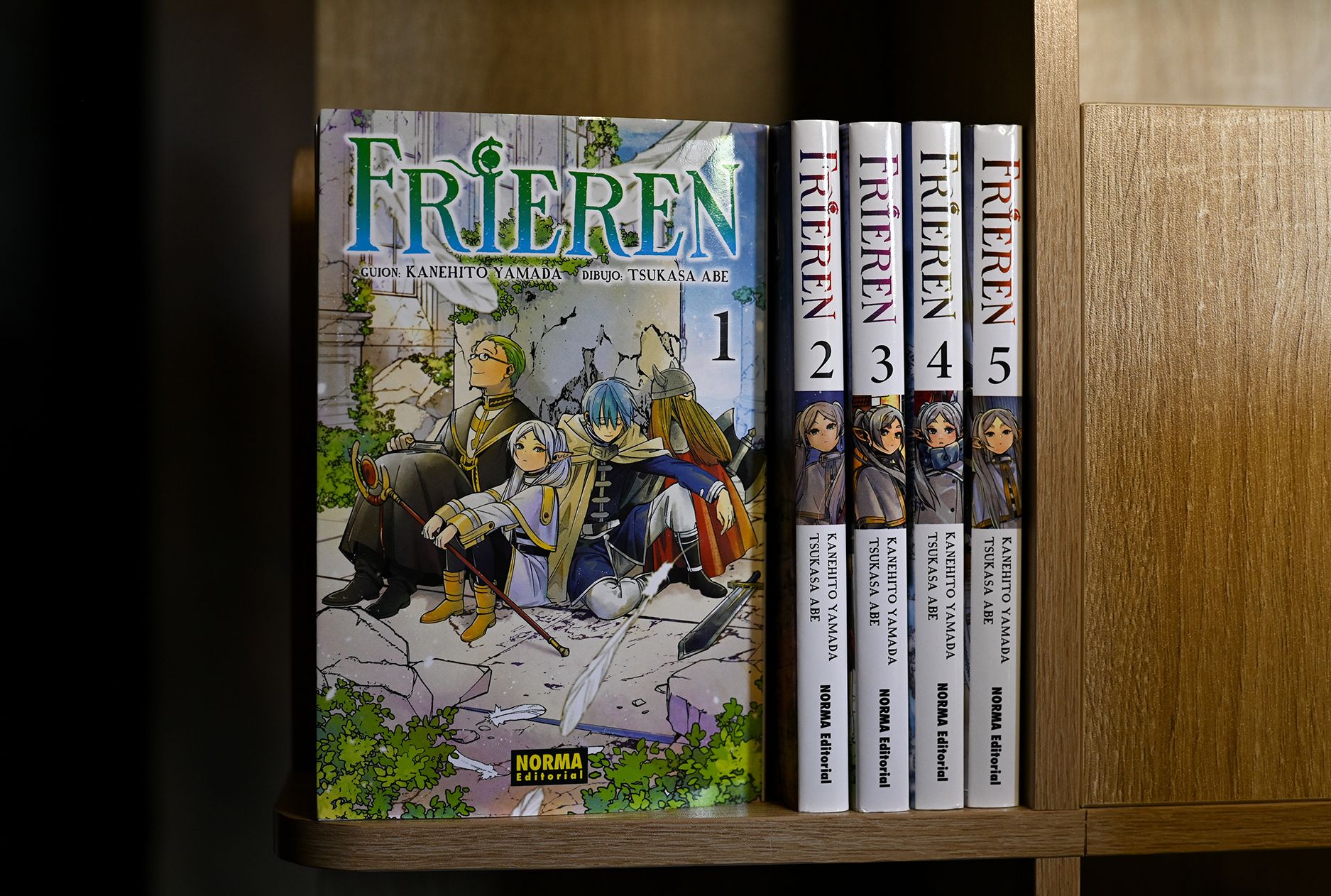Portadas del manga Frieren 