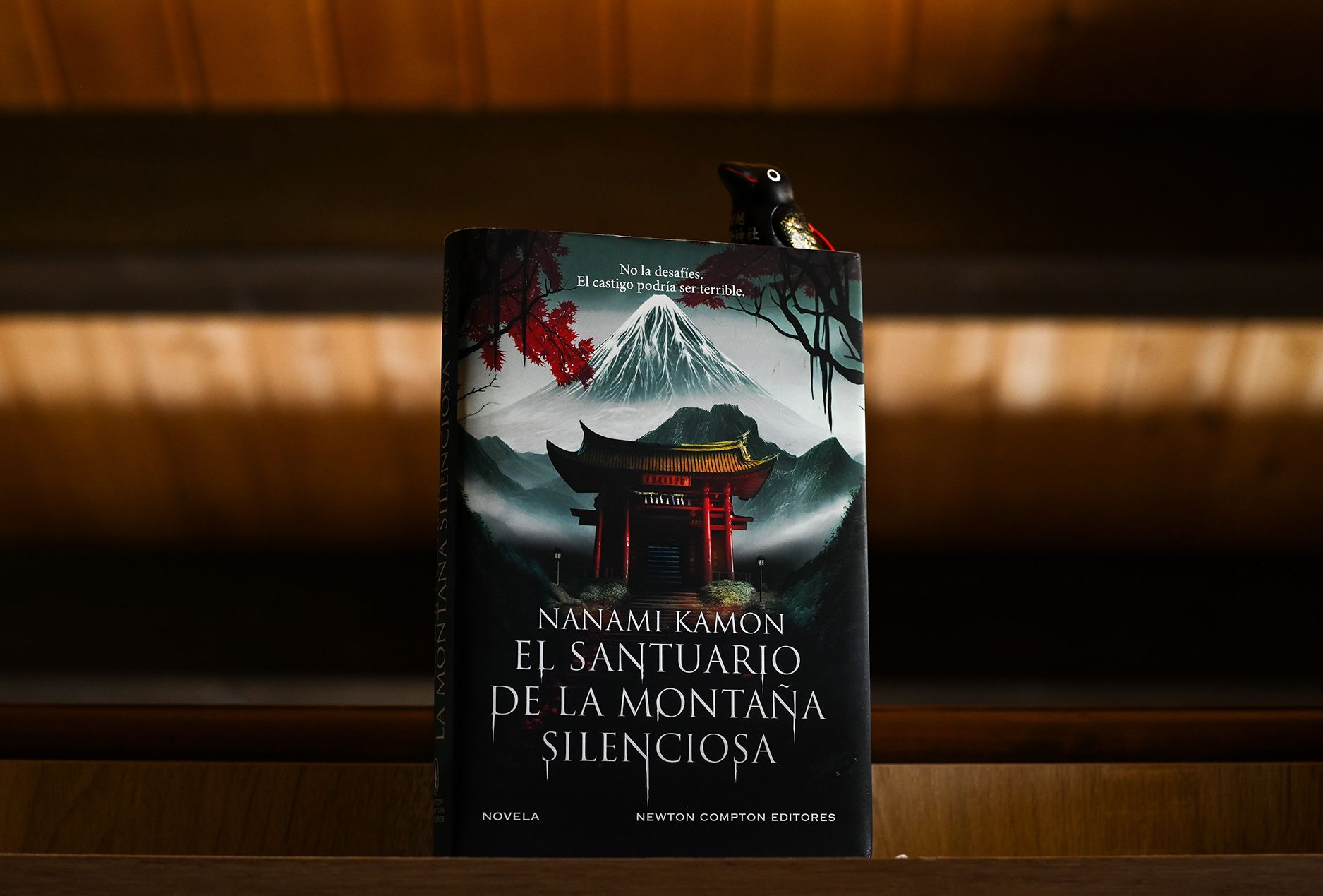 Portada de la novela El santuario de la montaña silenciosa, de Nanami Kamon