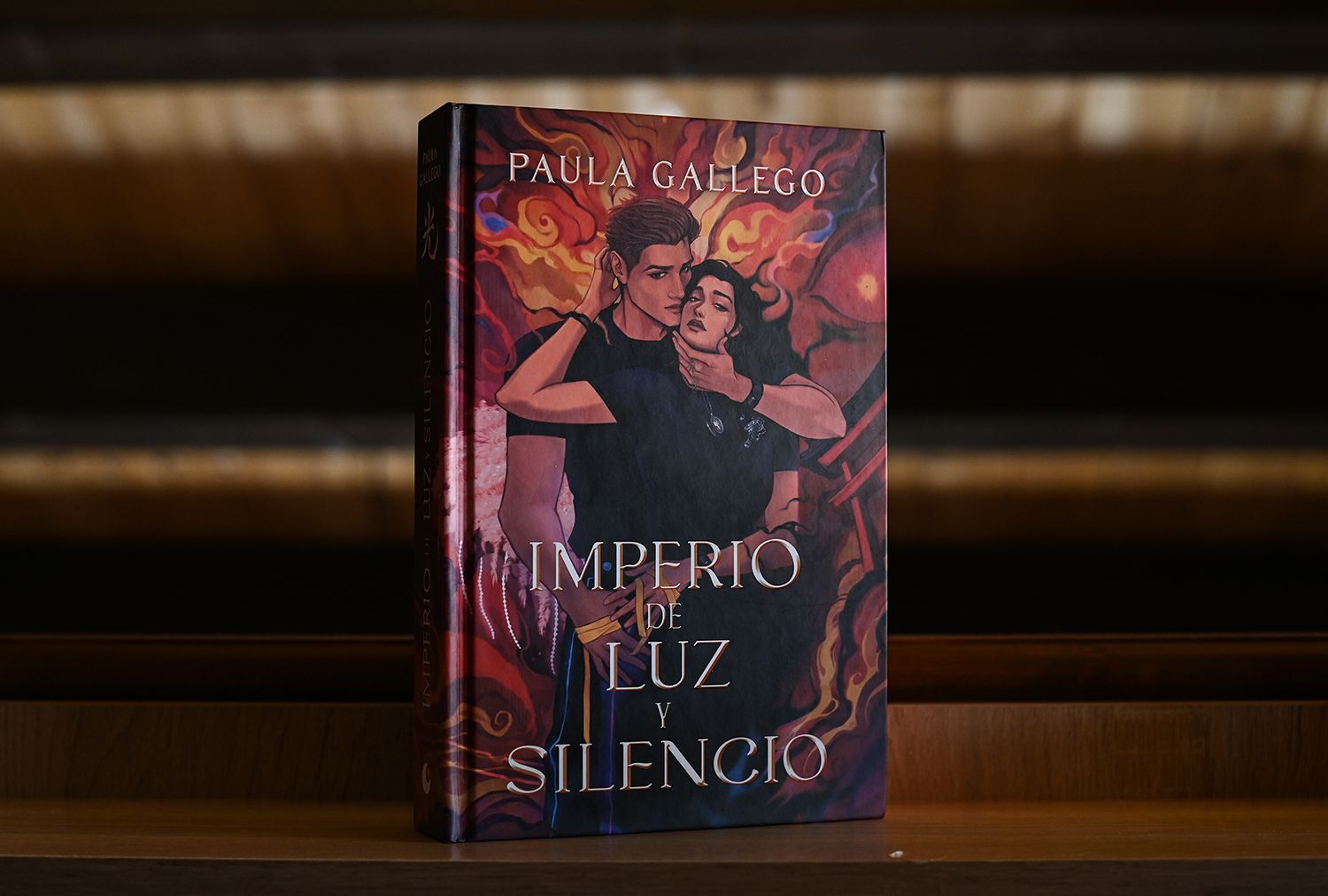 Portada de la novela Imperio de luz y silencio, de Paula Gallego